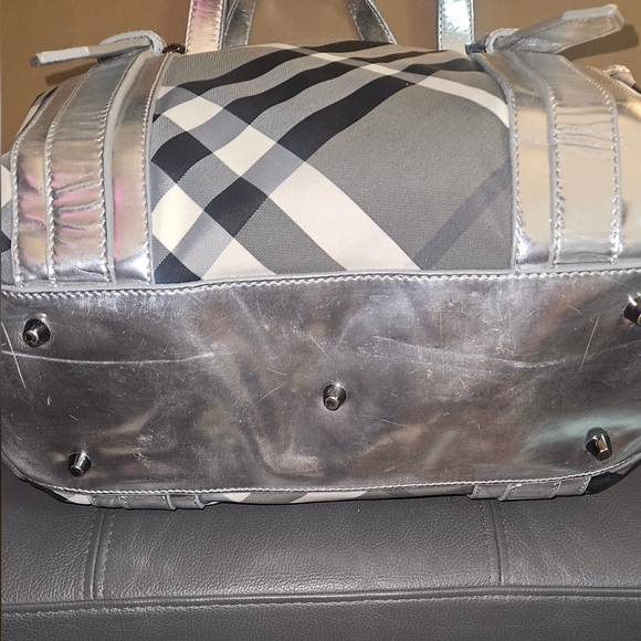 Burberry Silver Beat Check Nylon Victoria Tote - Picture 8 of 10